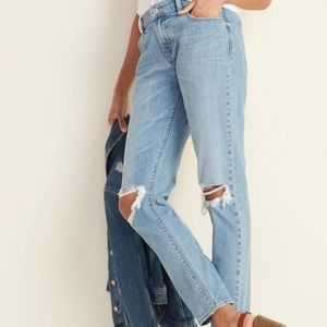 Boyfriend Straight Distressed Jeans in Light Wash